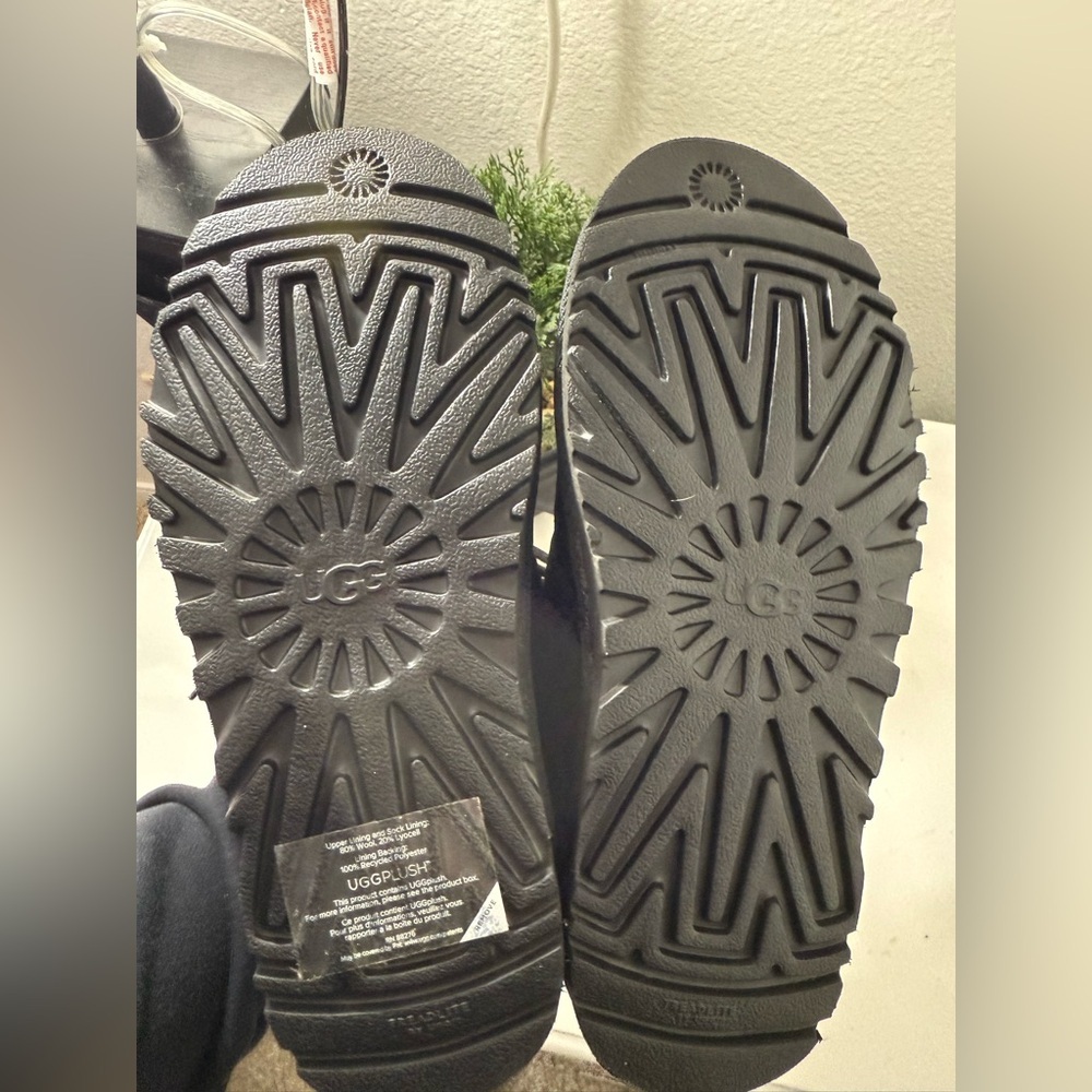 UGG Black Women's Winter Boots - Picture 3 of 4